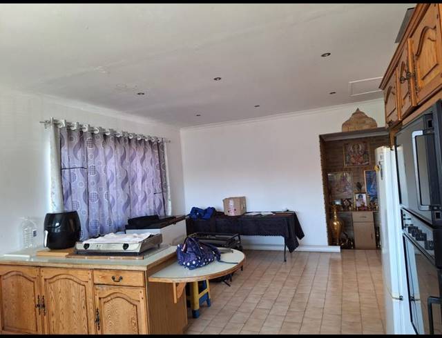 3 BEDROOM HOUSE FOR SALE IN CRAIGIEBURN